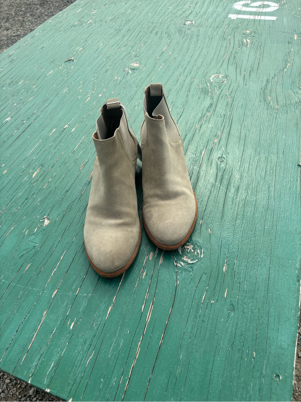 Frye Carson Chelsea Booties in light sage green/ kakhi size 7.5